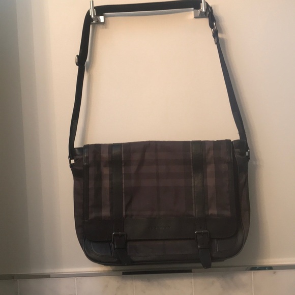 burberry messenger bag mens